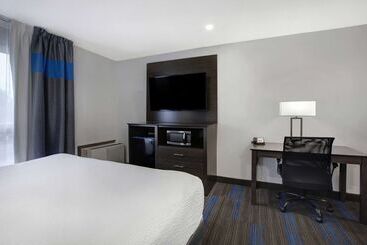 هتل Days Inn By Wyndham Barrie
