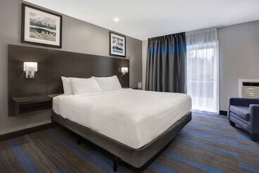 هتل Days Inn By Wyndham Barrie
