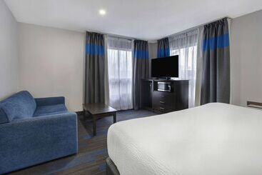 هتل Days Inn By Wyndham Barrie