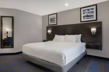 هتل Days Inn By Wyndham Barrie
