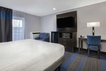 هتل Days Inn By Wyndham Barrie