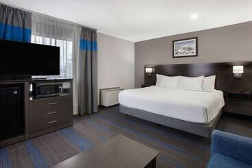 هتل Days Inn By Wyndham Barrie