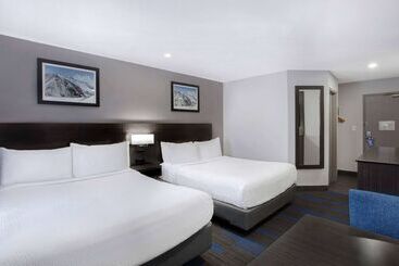 هتل Days Inn By Wyndham Barrie