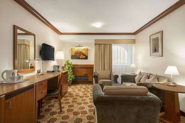هتل Ramada By Wyndham Bahrain