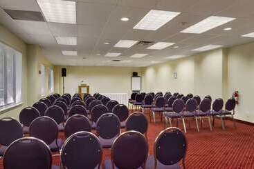 Отель Ramada On The Bay Conference Resort Belleville