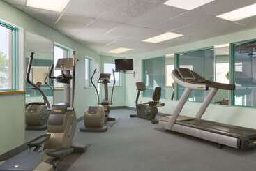 هتل Ramada By Wyndham Belleville Harbourview Conference Center