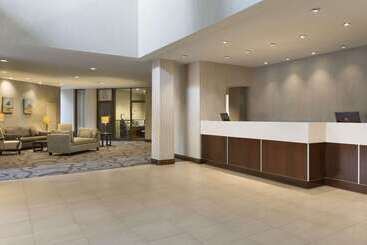 هتل Ramada By Wyndham Belleville Harbourview Conference Center