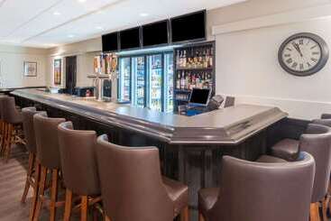 هتل Ramada Plaza By Wyndham Calgary Downtown