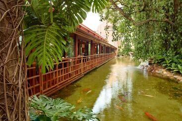 هتل Royal Palm Plaza Resort