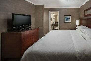 هتل Sheraton Cavalier Calgary