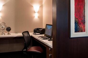 هتل Sheraton Cavalier Calgary