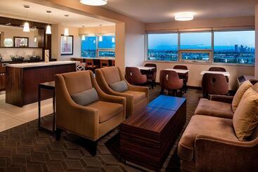 هتل Sheraton Cavalier Calgary