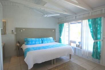 هتل Small Hope Bay Lodge