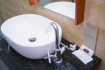 هتل The Capital Residence Suites