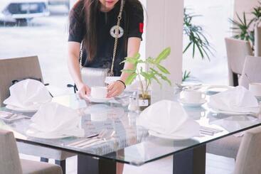 هتل The Capital Residence Suites