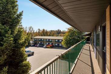 هتل Travelodge By Wyndham Abbotsford Bakerview