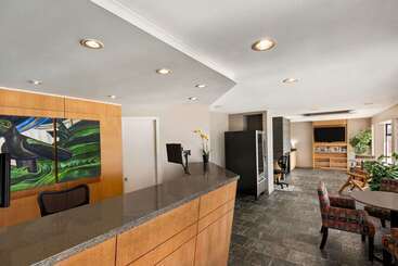 هتل Travelodge By Wyndham Abbotsford Bakerview