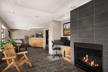 هتل Travelodge By Wyndham Abbotsford Bakerview