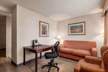 هتل Travelodge By Wyndham Abbotsford Bakerview