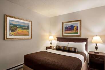 هتل Travelodge By Wyndham Abbotsford Bakerview