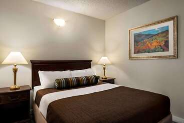 هتل Travelodge By Wyndham Abbotsford Bakerview