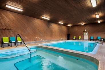 هتل Travelodge By Wyndham Abbotsford Bakerview