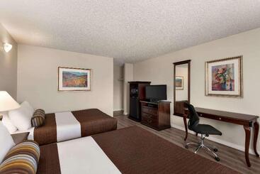 هتل Travelodge By Wyndham Abbotsford Bakerview