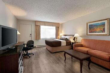 هتل Travelodge By Wyndham Abbotsford Bakerview