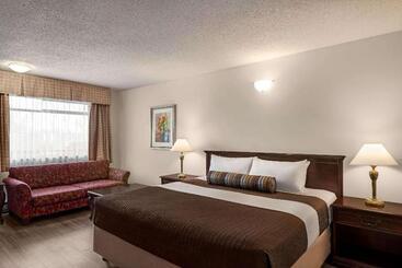 هتل Travelodge By Wyndham Abbotsford Bakerview