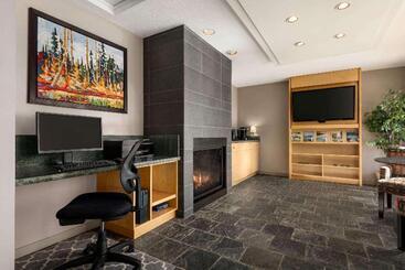 هتل Travelodge By Wyndham Abbotsford Bakerview