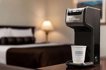 هتل Travelodge By Wyndham Abbotsford Bakerview