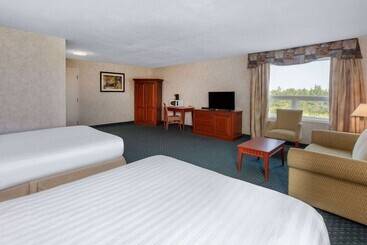 هتل Travelodge By Wyndham Amherst