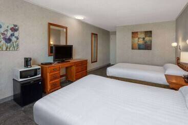 هتل Travelodge By Wyndham Amherst