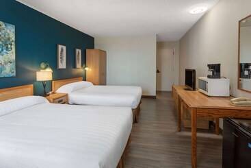هتل Travelodge By Wyndham Amherst