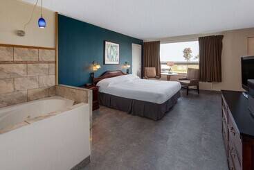 هتل Travelodge By Wyndham Amherst