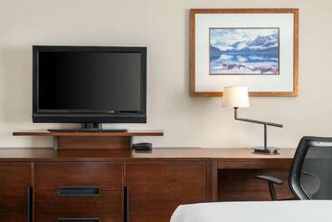 هتل Travelodge By Wyndham Calgary South