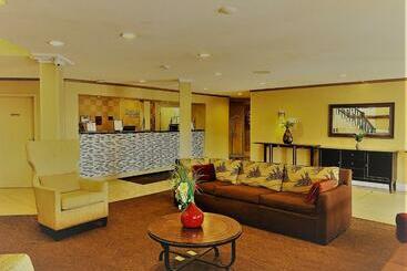 هتل Travelodge  By Wyndham Chilliwack