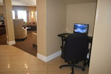 هتل Travelodge  By Wyndham Chilliwack