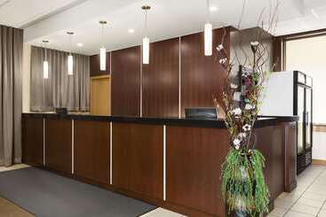 هتل Travelodge By Wyndham Edmonton West