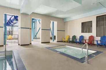 هتل Travelodge By Wyndham Edmonton West