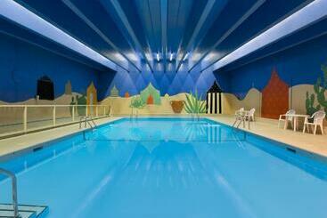 Coast Plaza Hotel & Suites
