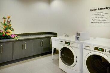 Holiday Inn Hotel & Suites London, An Ihg