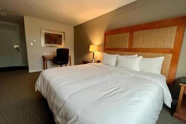 هتل Anavada Inn & Suites  Prince George