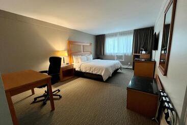 هتل Anavada Inn & Suites  Prince George