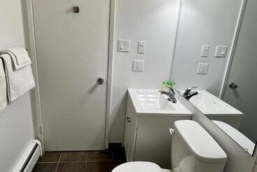 هتل Anavada Inn & Suites  Prince George