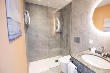 Hotel Ascona Lodge, Pool & Garden Retreat