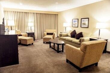 هتل Baymont By Wyndham Red Deer