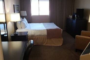 هتل Baymont By Wyndham Red Deer