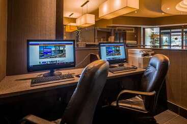 هتل Best Western Plus Guildwood Inn