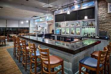 هتل Best Western Plus Guildwood Inn